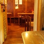 首里製麺 - 店の中に別館への入り口？