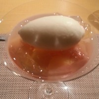 eclat - 白桃、白ワインのゼリー、フルマージュブランのアイス