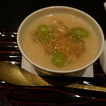 日本料理 晴山 - 桃のすり流し、シャインマスカットのせ、桃のジュレ
      