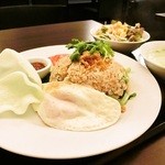 マレーアジアンクイジーン - ランチはサラダスープデザートドリンク付