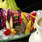 MEDUSA　STAND - 厳選野菜のバーニャカウダ　アンチョビクリームソース 1869円