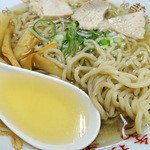 やまや - 2015年8月16日(日)　中華そば(並)650円　澄んだスープ
