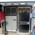 やまや - 2015年8月16日(日)　店舗外観(裏口)