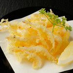 White jewel of Toyama Bay White shrimp rose tempura