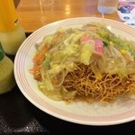 リンガーハット - いよいよ来ました野菜たっぷり皿うどん。