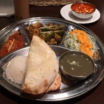 マンダップ - ある日のネパールランチにその日のスペシャルカレーをプラス。