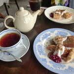 ケーキセット（２種）８５０円（税込）