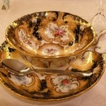 ラーデン - ティーカップとソーサーです。マイセンではありませんがアンテークな色柄です。