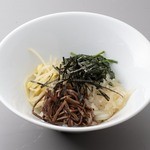 ■ビビン麺…580円