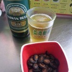 台湾料理 ごとう - 台湾ビールとスイカの種。