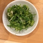 天下一品 - 【2015年04月】ねぎカウンターの「九条ねぎ」を小皿に取ってきた。