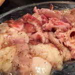 高屋敷肉店 - ホルモン盛り合わせ