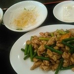 菜香菜 - 鶏肉の黒胡椒炒めの定食です。626円。