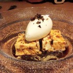 オステリア タナロ - エスプレッソに浮かんだアーモンドのセミレッド・ミルクジェラート添え 700円