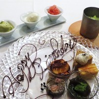 トロワフレーシュ - プリン、ミルフィーユ、抹茶のわらび餅、麦茶のケーキ、
                　アールグレイのシフォンケーキ、
                　ジャージーミルクアイス、山椒のアイス、
                　ピスタチオのアイス、スイカのアイス、
                　マスカットのかき氷
