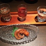 日本酒 紫 - ふふふ。吟醸酒 (左)、伊根満開 赤米酒 (中央)、秀一 the scarlet (右)