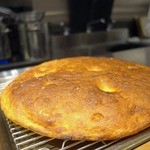 イル アオヤマ - フォカッチャのカット前