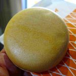 柳屋 - あずきアイス最中を取り出すと、思っていたよりもボリューム感があり