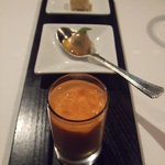 オーベルジュ・ド・リル - 赤ピーマンのムースとトマトのゼリー、キウィの何か、コーンポタージュ