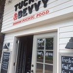 Tucker & Bevvy - 入口