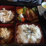 　　 桜山 - 週替わりランチ弁当860円