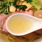 麺処 きなり - 味玉豚肩ロース汐そばのスープ