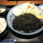 七代目 卯兵衛 - 桃豚の黒とんかつ定食　1500円