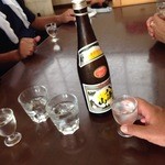 でん助茶屋 - 2015/08 ビールは昼前からしこたまのんだから酒で乾杯。