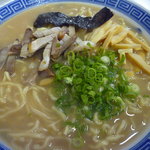 南京千両本家 - とんこつラーメンの元祖ではあるが、現在の[白濁系]とんこつラーメンとは違う。