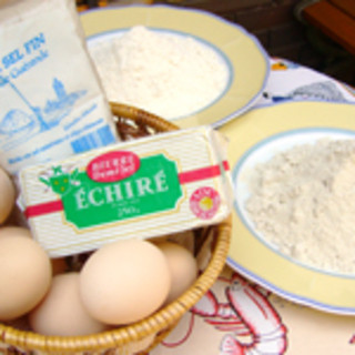 厳選食材～フランス産の小麦粉・エシレバター・塩を使用～