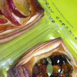 ゴントラン シェリエ - さつまいものデニッシュ（360円）とかぼちゃのデニッシュ（320円）