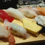 函館 函太郎 紫竹山店 - ある日の平日ランチセットのお寿司