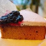 オバーユ - ブルーベリークリームのチョコレートケーキ