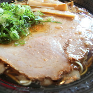 水にこだわった秘伝のスープが美味しさの秘密