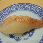 無添くら寿司 - 金目鯛１貫<税込>108円(2015.08.28)