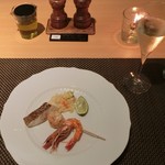 Karo E Kara - コースのお魚料理。鯛とホタテとエビ。そしてクスクス。