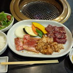 泰将 - 焼肉三昧ランチ(キムチは先に手を付け、小鉢は完食)