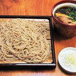 幸増 - 名物そばのエゴマ豚「中華肉せいろ」のセット写真♪　鮮やかな中華風和食器もこだわっています。