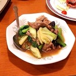 食彩酒房 遊季亭 - 牛肉と青菜のｶｷｿｰｽ炒め