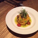 ラ コシーナ デル クアトロ - オレンジとブラックオリーブのサラダ