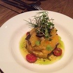 ラ コシーナ デル クアトロ - オレンジとブラックオリーブのサラダ