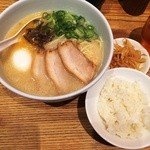 博多 一風堂 - 今回はごはんと餃子のつくＡセットを頂きました。