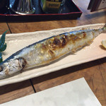 地酒BAR 山新 - H27.08.28 「特大新サンマ塩焼」 ￥８５０