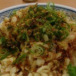 Yoshinoya - 七味と醤油をかけて