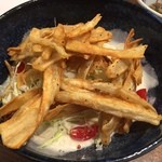 徳田酒店 - パリパリゴボウのシーザーサラダ