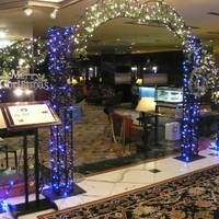 All Day Dining shizuku - 綺麗なイルミのアーチも輝きながらお出迎え。