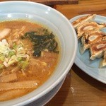 らーめんだいこくや - 濃厚味噌ラーメンと餃子でお昼御飯