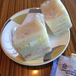 サクララウンジ - まずはつまみにサンドイッチ