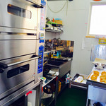 KOU - 狭い空間で作業してますょ‼︎