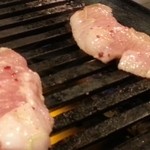 梁山苑 - トントロを焼き　2015.8